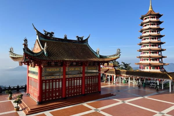 Chin Swee Caves Temple Genting Highlands pagoda mountain view